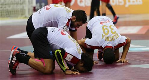 أوفسايد.. ما بين الإدارة النفسية والنتائج التراكمية.. كيف تحول منتخب اليد من "حمل" إلى "أسد"؟